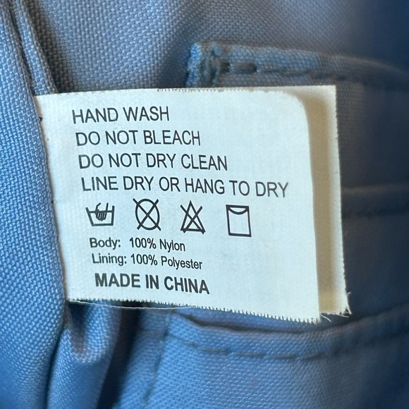 Baggallini 3 Front Zip Pocket Tan/Taupe Crossbody Bag with Light Blue Lining - Picture 6 of 11